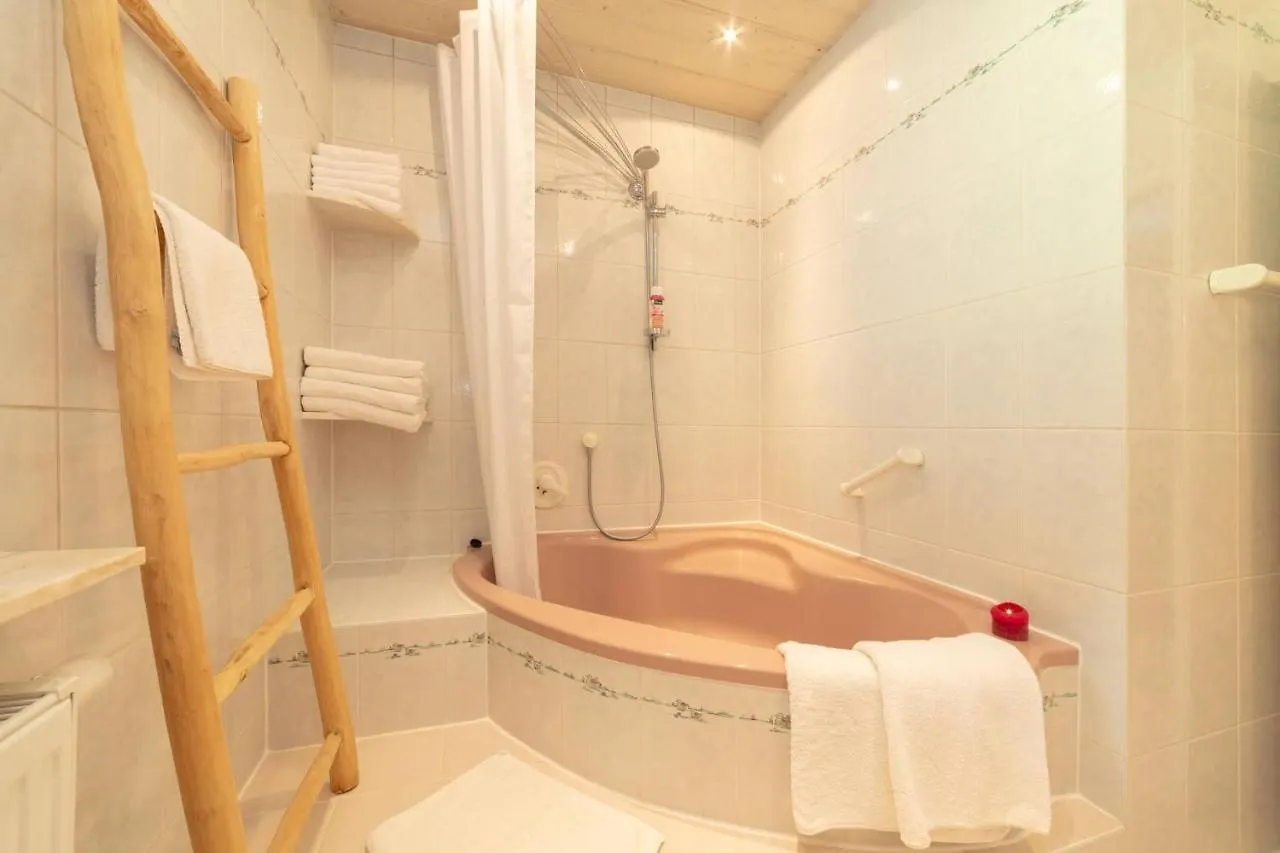 Ganzes Haus Mit Grossem Garten Und Eigener Sauna Unterwoessen 0*,  Germany